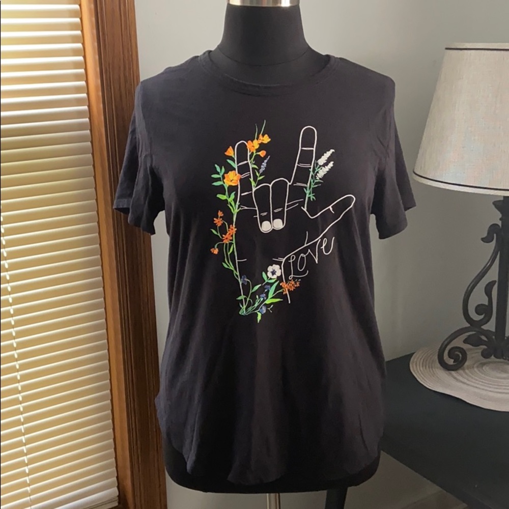 Old Navy Love 🤟🏼 Tee
